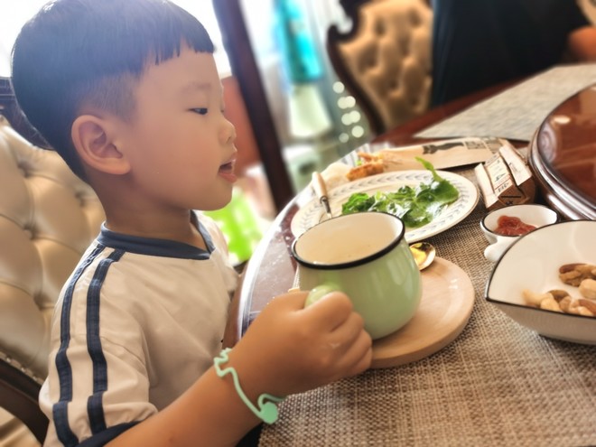 中国月度用电量首破万亿大关