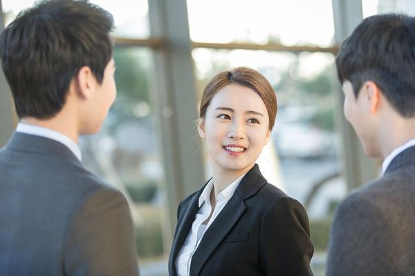 全运会男篮运动员走进港北区荷城小学