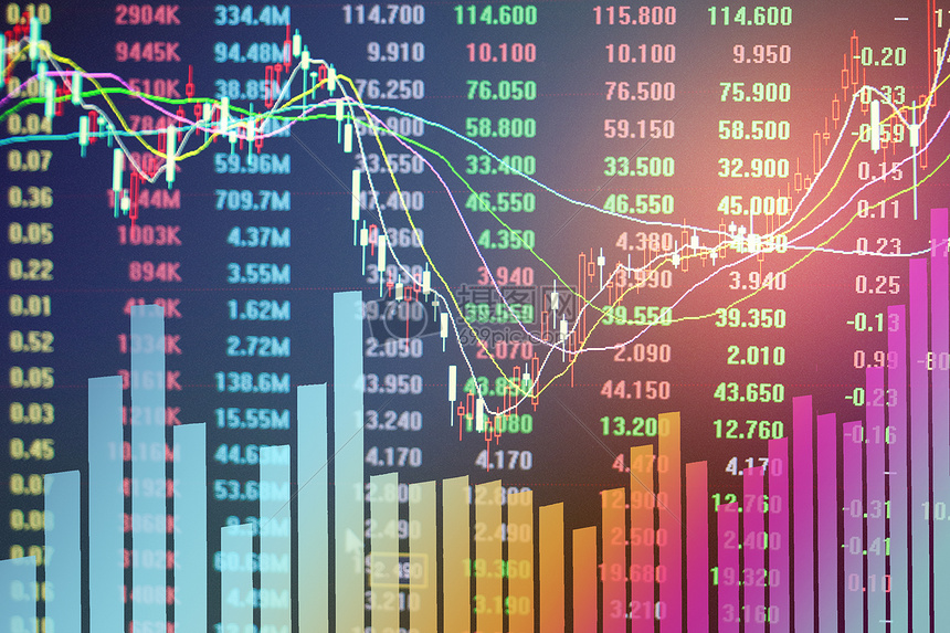 贵港交警:错峰送考护航高考生提前奔赴考点