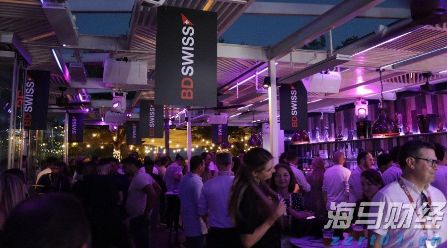 A股开盘速递 | A股走势分化 AI硬件股集体上涨 液冷服务器板块活跃