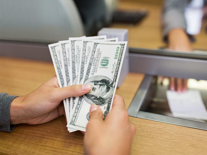 美国贸易逆差缩减至2023年最低,进口减少是主因