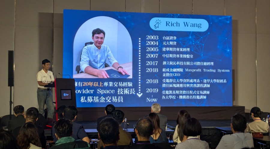 广西开出首趟多式联运物流总包外贸货物列车